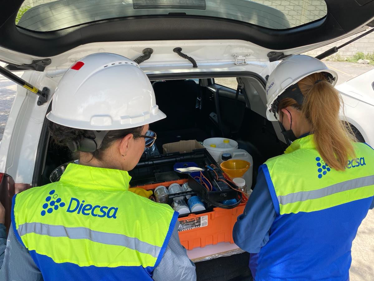 Equipo DIECSA en unidad de campo